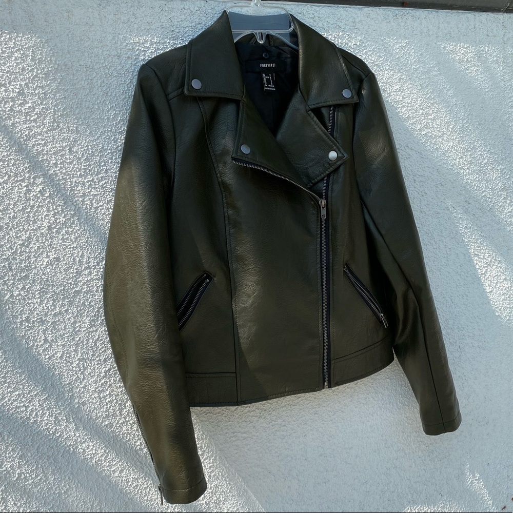 FOREVER 21 faux leather moto Jacket size S Olive